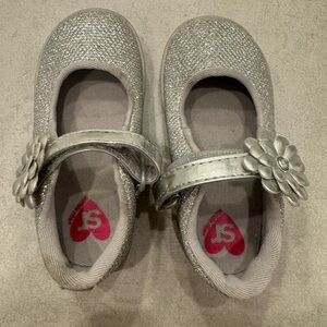 Stride Rite Silver Mary Jane’s, Size 6M